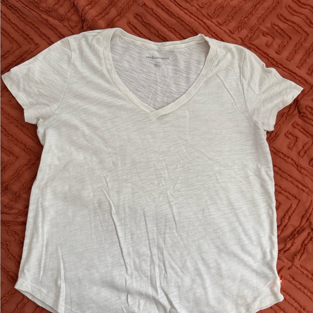 American Eagle Outfitters White V-Neck Short Sleeve Tee